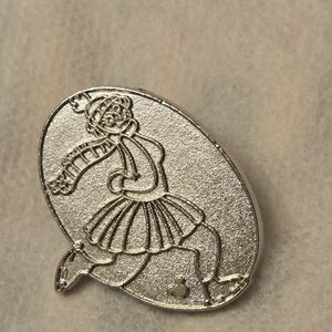 2013 Hidden Mickey Series Mickey's Toontown Pinwheels  Ice Skater Chaser‎